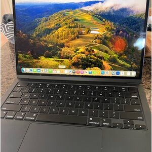 MacBook Air 13.6” M2 Chip 8GB